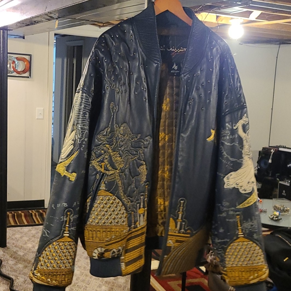Al Wissam coat